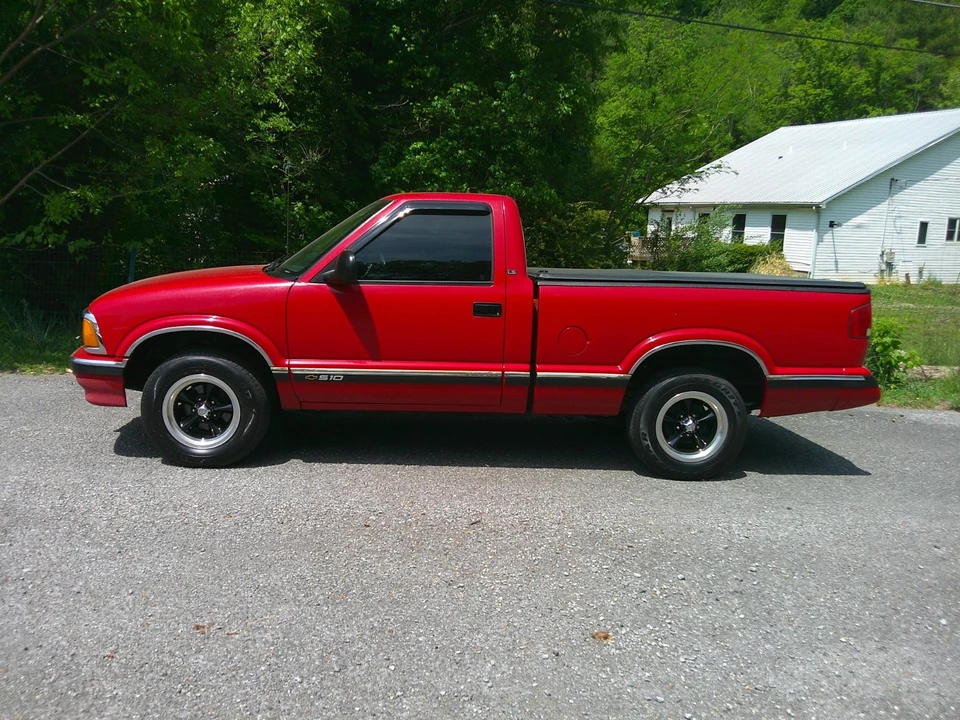 1996 Chevrolet S-10 - Image 2 of 17
