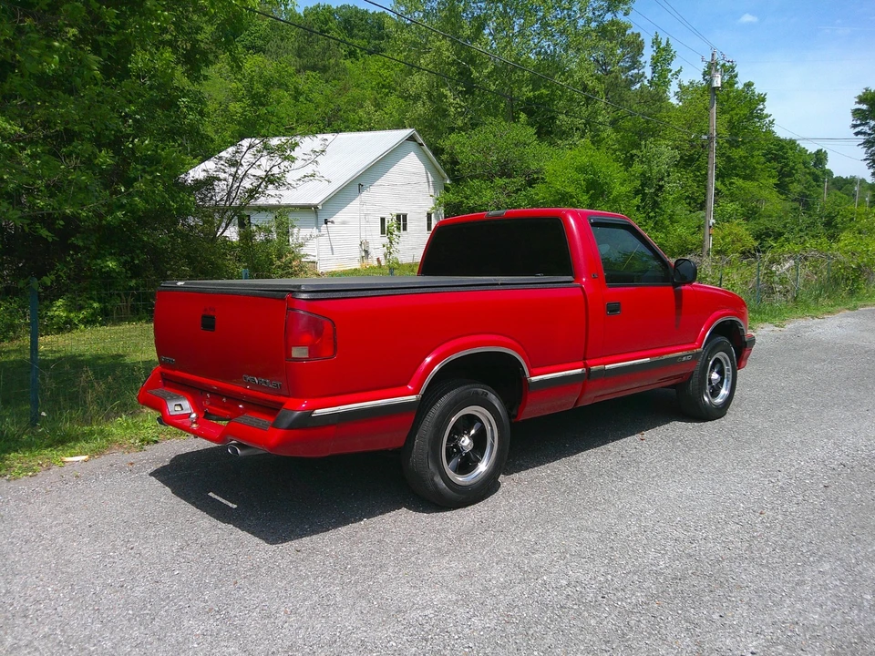 1996 Chevrolet S-10 - Image 4 of 17