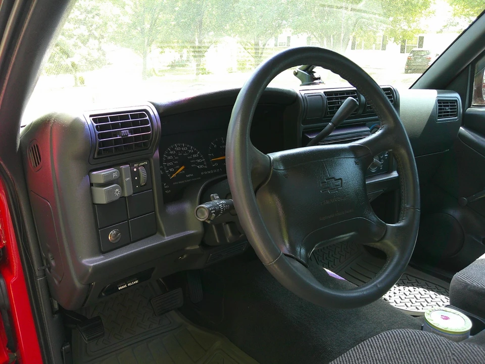 1996 Chevrolet S-10 - Image 8 of 17