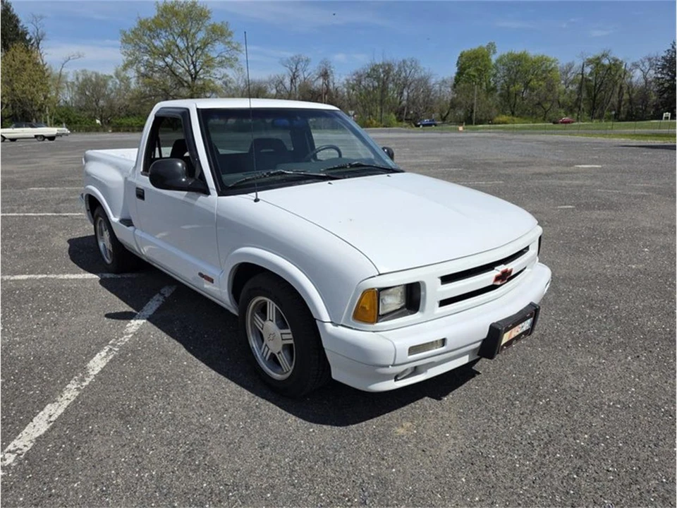 1996 Chevrolet S-10 - Image 2 of 28