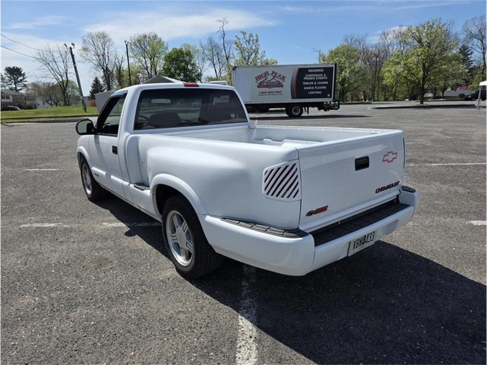 1996 Chevrolet S-10 - Image 3 of 28