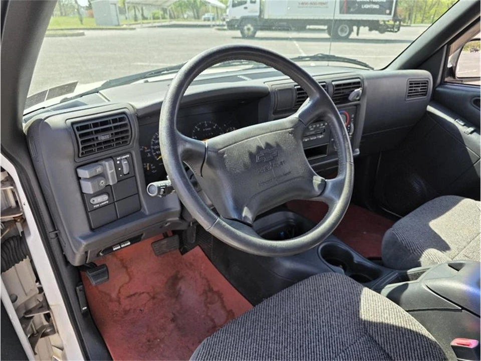 1996 Chevrolet S-10 - Image 13 of 28