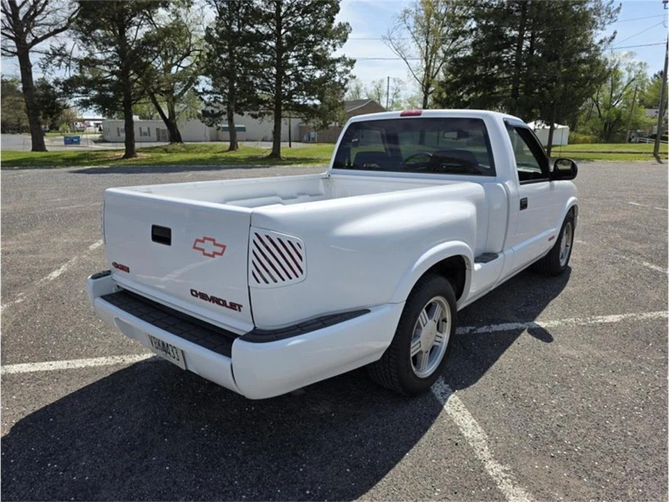 1996 Chevrolet S-10 - Image 4 of 28