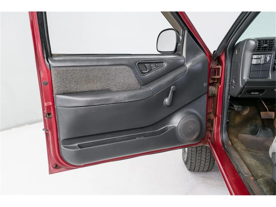 1996 Chevrolet S-10 - Image 9 of 31