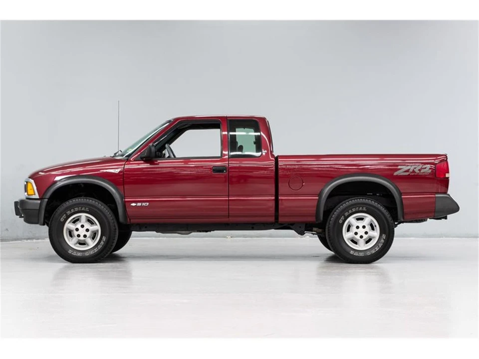 1996 Chevrolet S-10 - Image 2 of 31