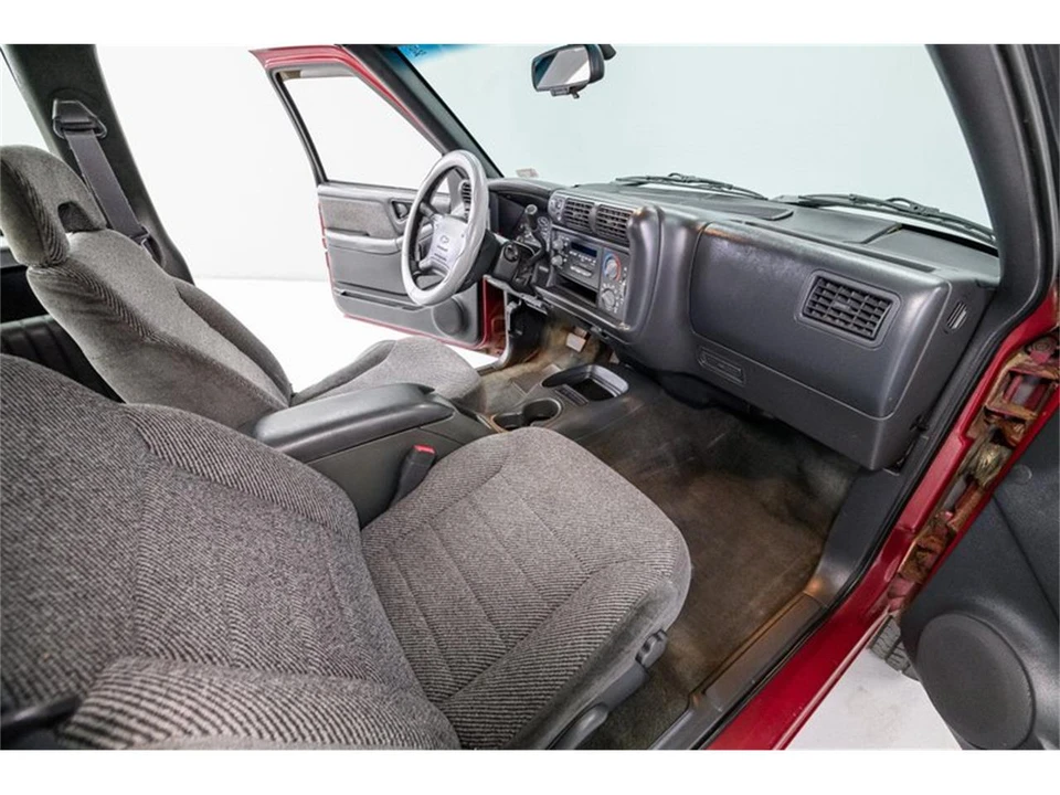 1996 Chevrolet S-10 - Image 13 of 31