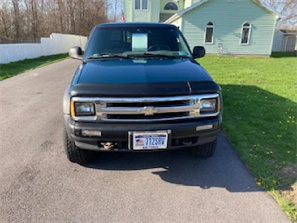 1996 Chevrolet S-10 - Image 2 of 23