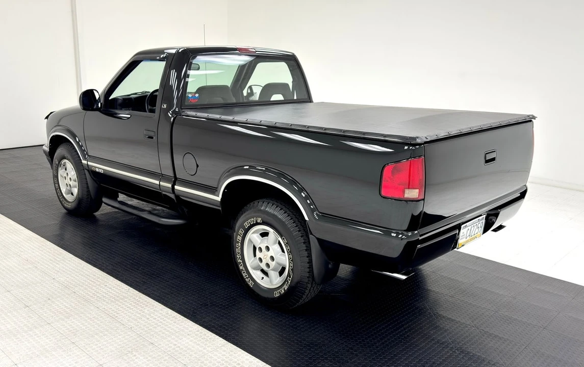 1996 Chevrolet S-10 - Image 3 of 12