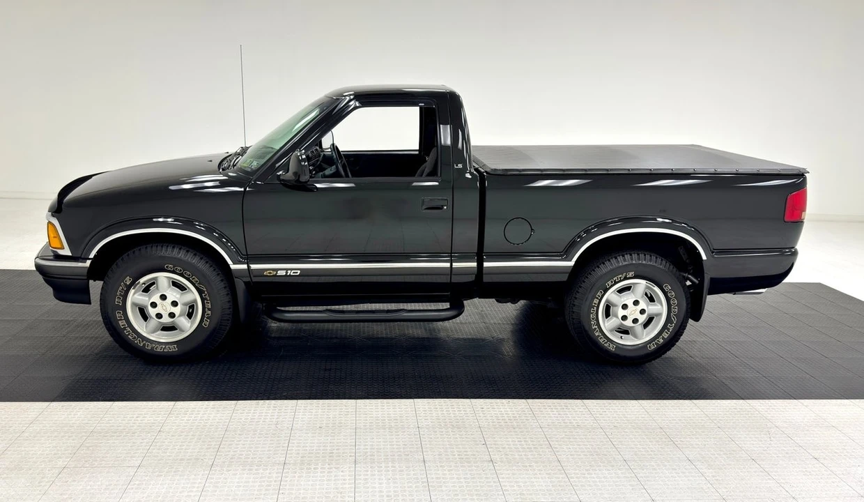1996 Chevrolet S-10 - Image 2 of 12