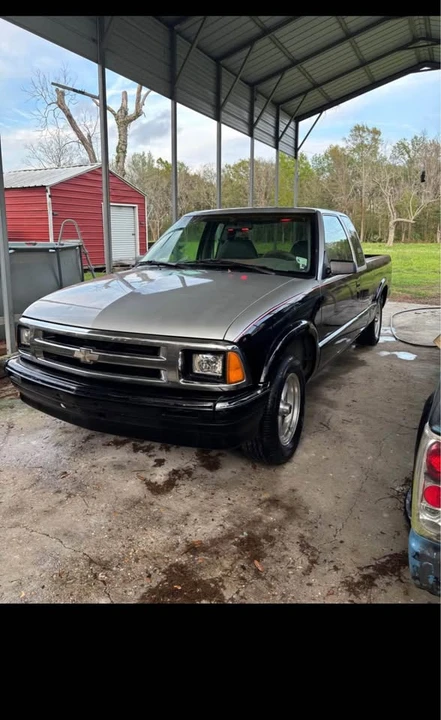 1996 Chevrolet S-10 - Image 2 of 20