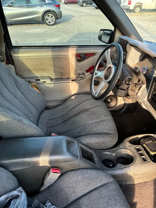 1996 Chevrolet S-10 - Image 2 of 5