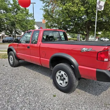 1996 Chevrolet S10 Extended Cab Pickup 3D 6 ft