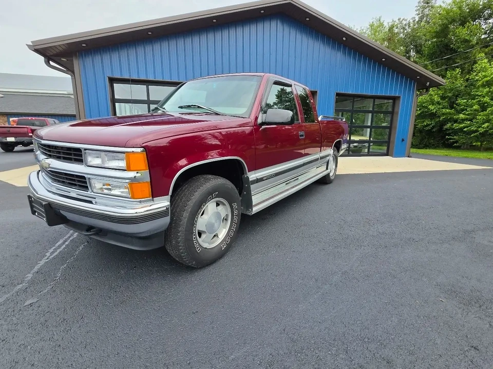 1996 Chevrolet Silverado - Image 4 of 31