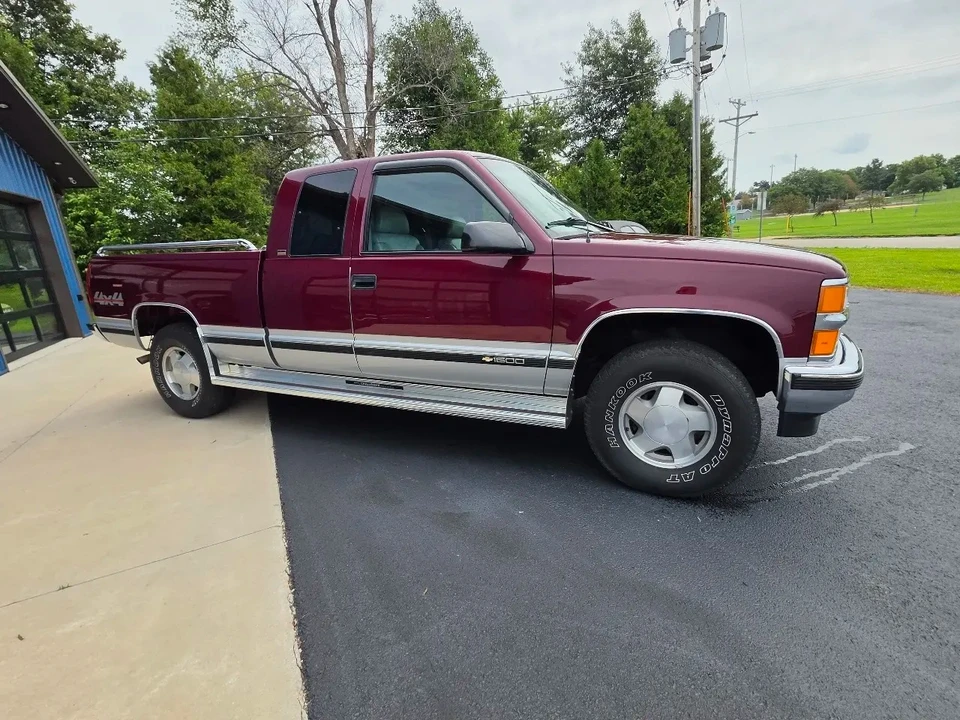 1996 Chevrolet Silverado - Image 7 of 31