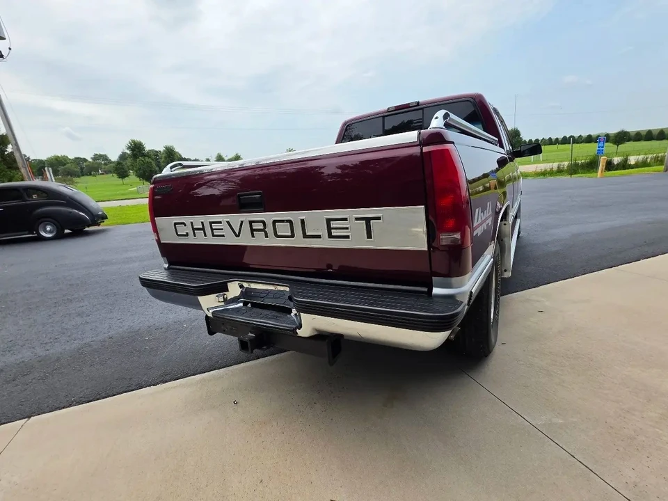 1996 Chevrolet Silverado - Image 11 of 31