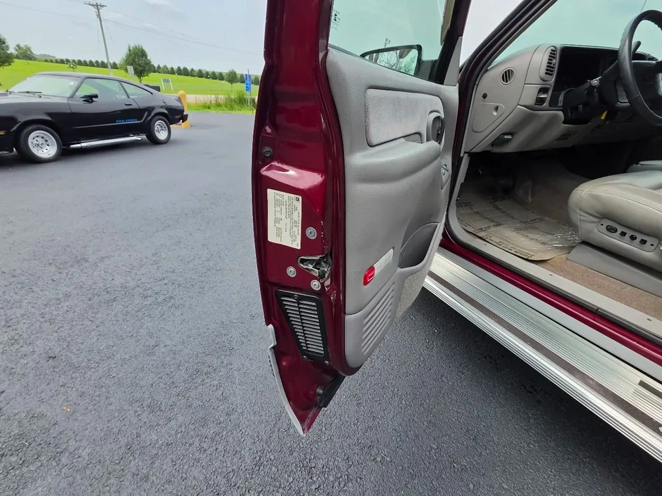 1996 Chevrolet Silverado - Image 17 of 31