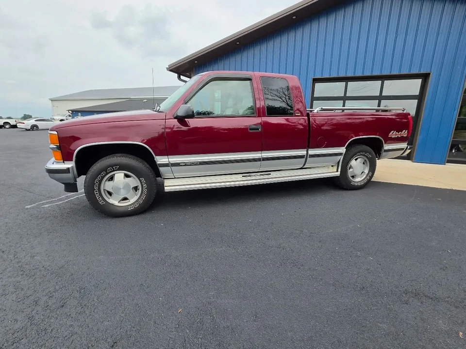 1996 Chevrolet Silverado - Image 2 of 31