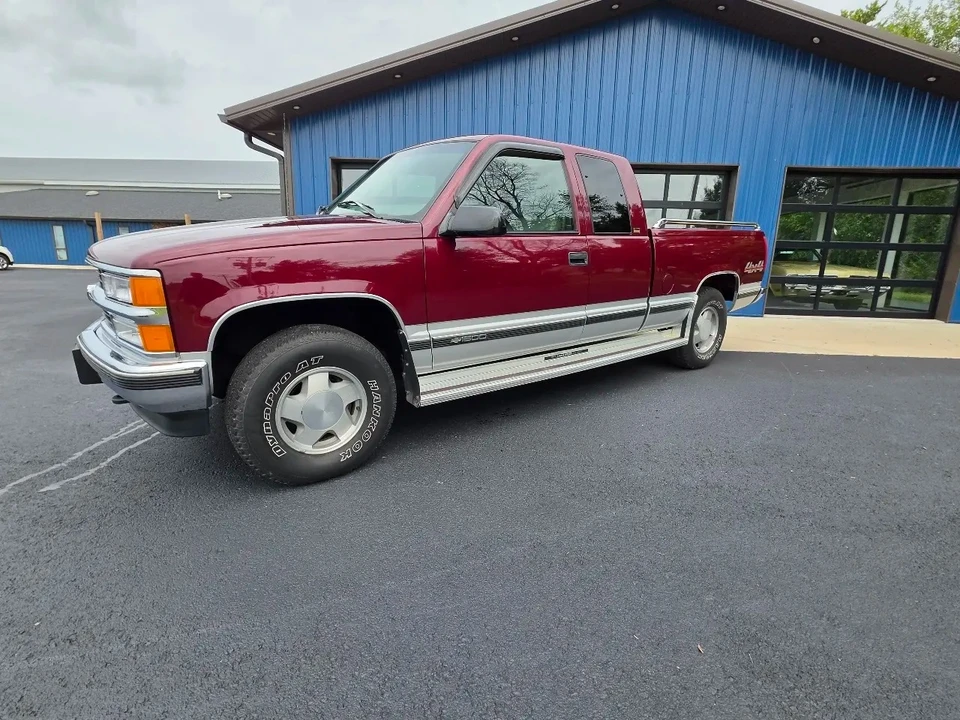 1996 Chevrolet Silverado - Image 3 of 31