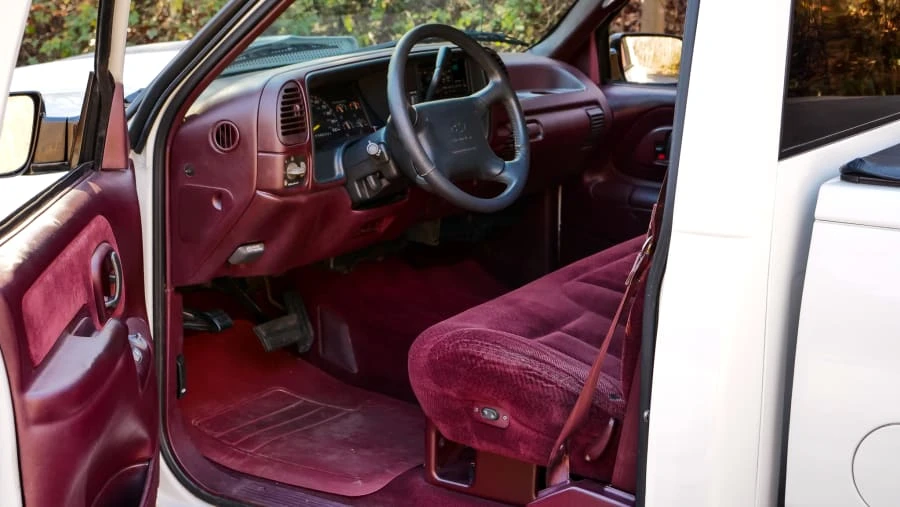 1996 Chevrolet Silverado - Image 25 of 31