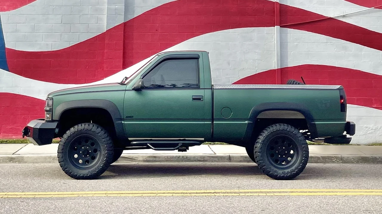 1996 Chevrolet Silverado - Image 2 of 30
