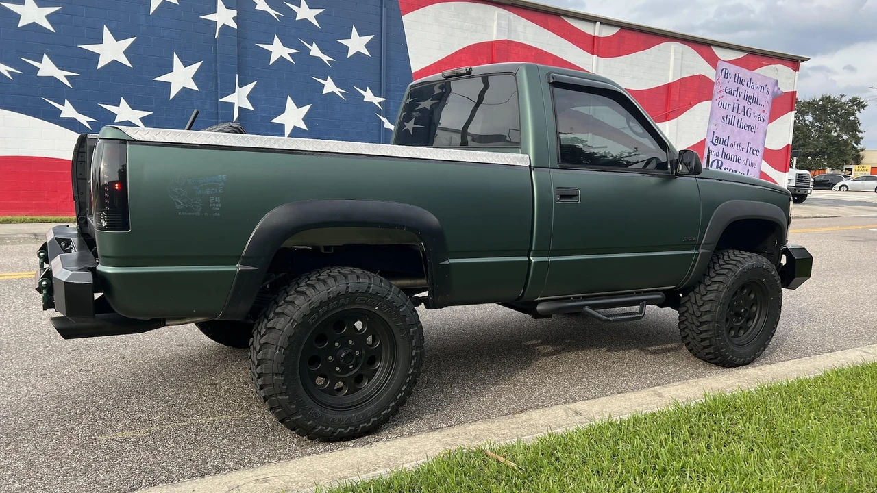 1996 Chevrolet Silverado - Image 3 of 30