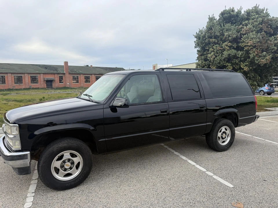 1996 Chevrolet Suburban 8th Gen - Image 8 of 31