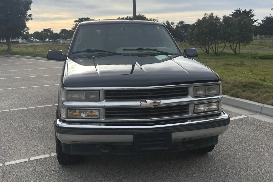 1996 Chevrolet Suburban 8th Gen - Image 2 of 31