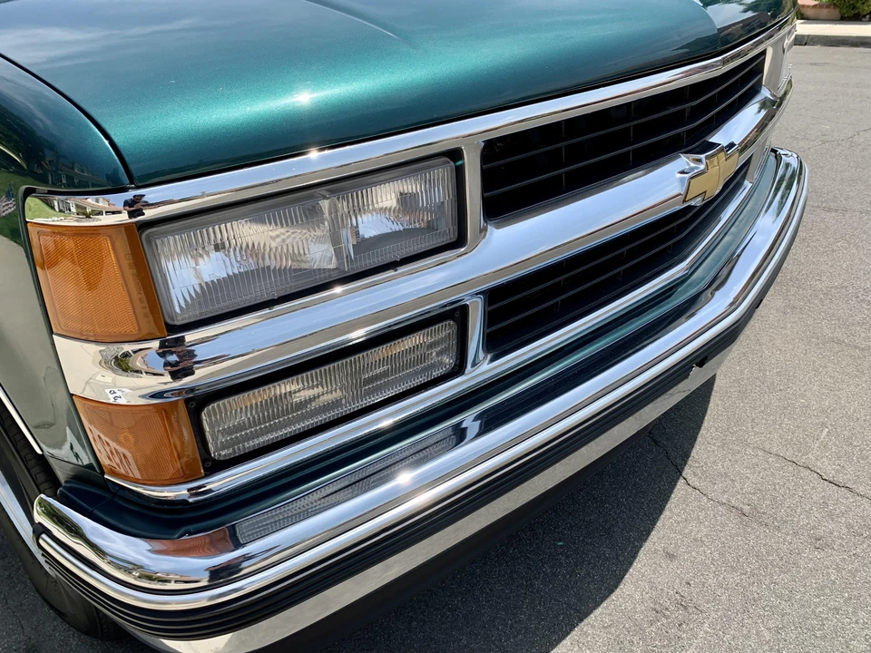 1996 Chevrolet Suburban 8th Gen - Image 27 of 31
