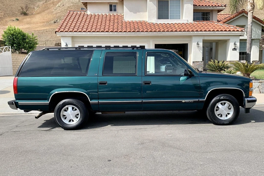1996 Chevrolet Suburban 8th Gen - Image 3 of 31