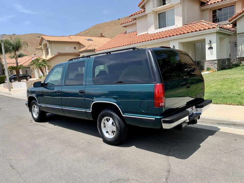 1996 Chevrolet Suburban 8th Gen - Image 17 of 31