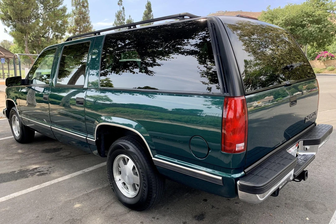 1996 Chevrolet Suburban 8th Gen - Image 4 of 31