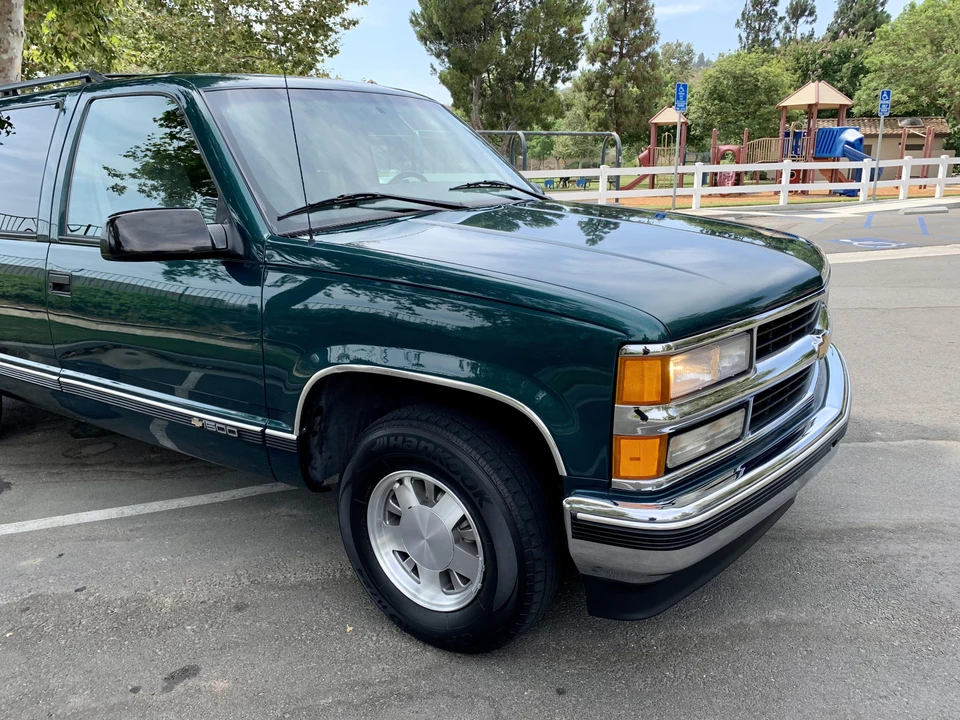 1996 Chevrolet Suburban 8th Gen - Image 26 of 31