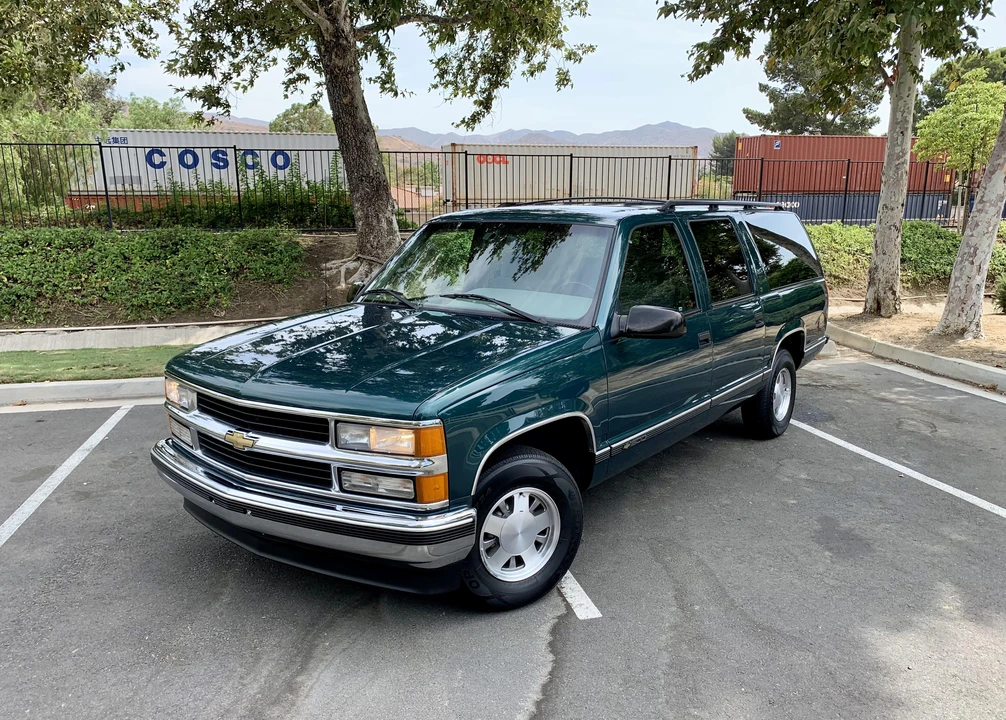 1996 Chevrolet Suburban 8th Gen - Image 8 of 31