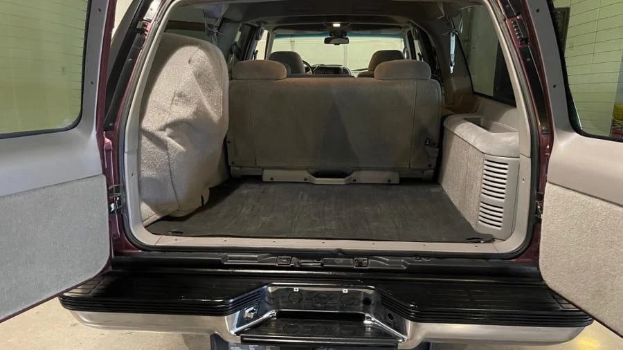 1996 Chevrolet Suburban 8th Gen - Image 11 of 17