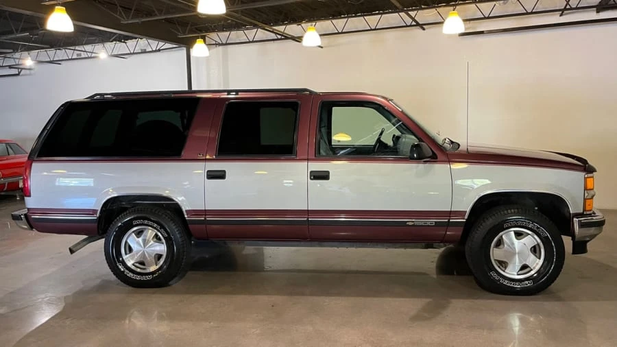 1996 Chevrolet Suburban 8th Gen - Image 2 of 17