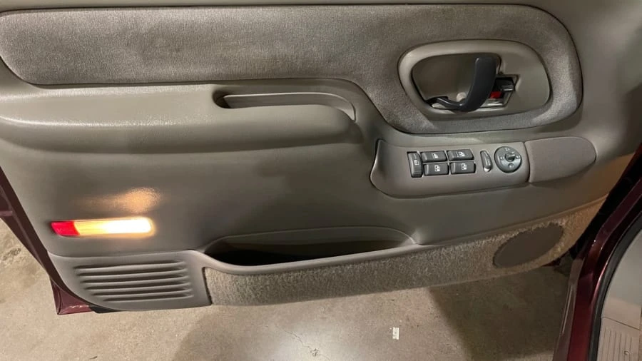 1996 Chevrolet Suburban 8th Gen - Image 4 of 17