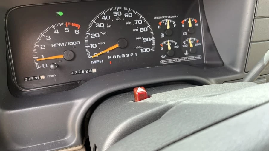 1996 Chevrolet Suburban 8th Gen - Image 8 of 17