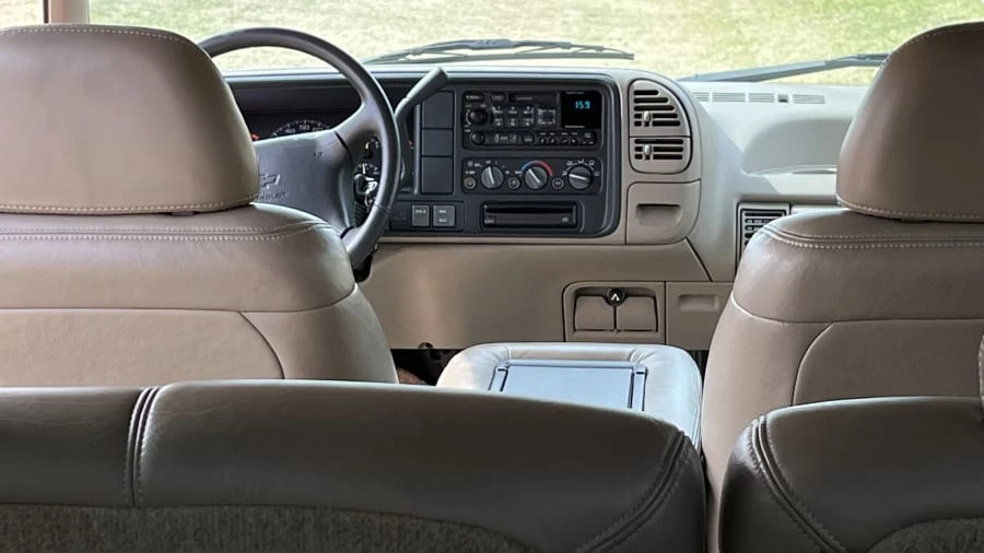 1996 Chevrolet Suburban 8th Gen - Image 10 of 17