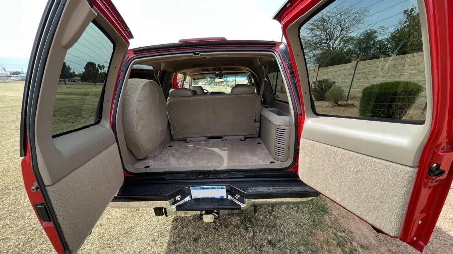1996 Chevrolet Suburban 8th Gen - Image 12 of 17