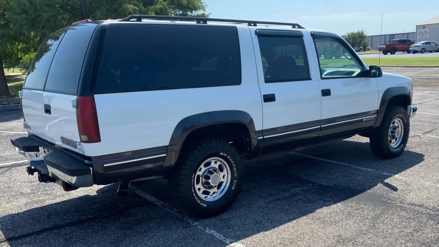 1996 Chevrolet Suburban 8th Gen - Image 2 of 11