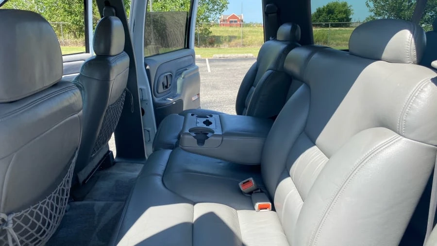 1996 Chevrolet Suburban 8th Gen - Image 4 of 11