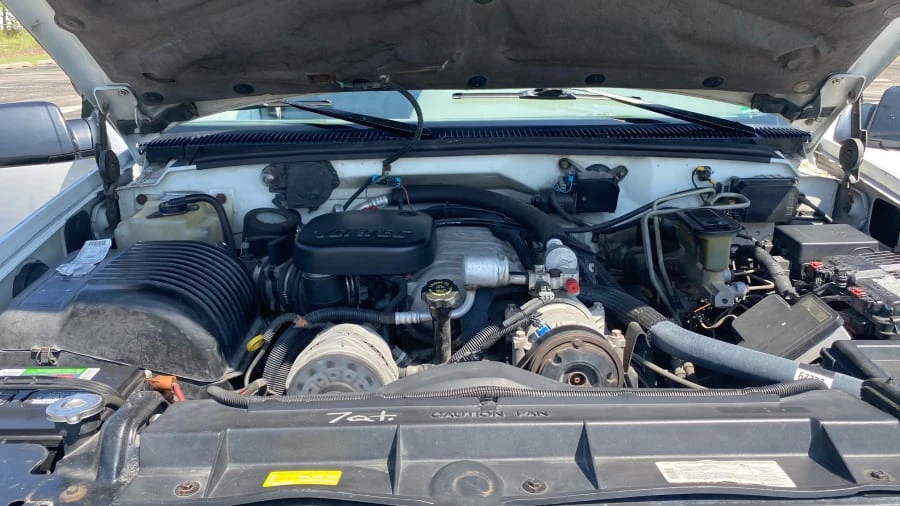 1996 Chevrolet Suburban 8th Gen - Image 6 of 11