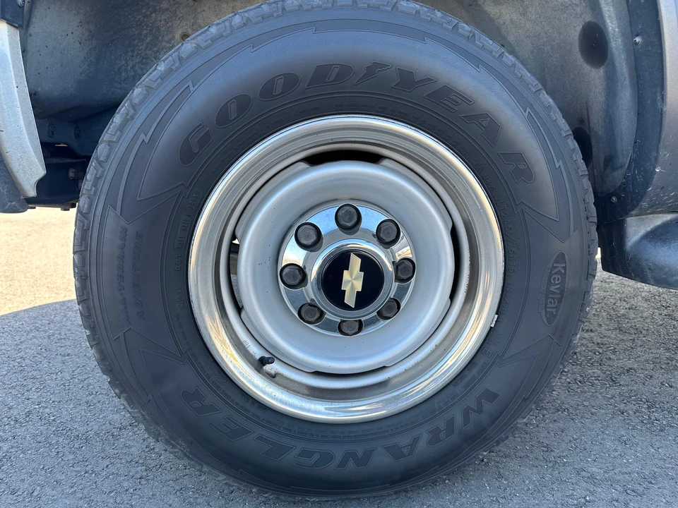 1996 Chevrolet Suburban 7th Gen - Image 17 of 31