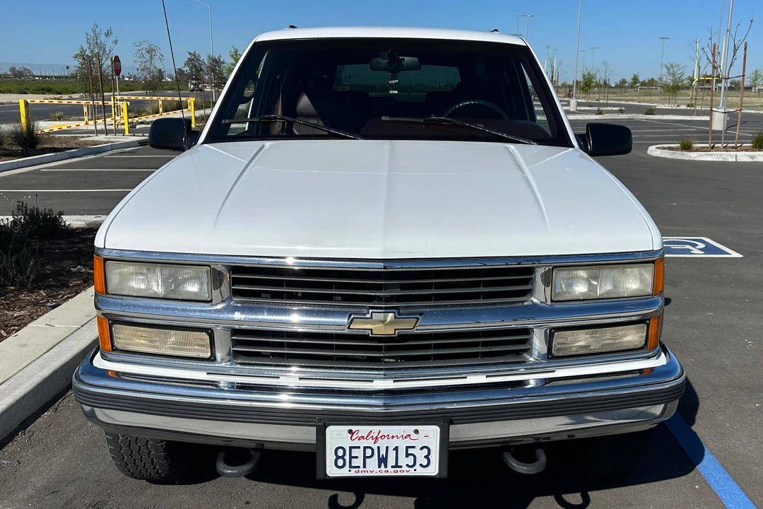 1996 Chevrolet Suburban 7th Gen - Image 2 of 31