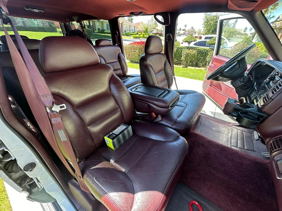 1996 Chevrolet Suburban 7th Gen - Image 30 of 31