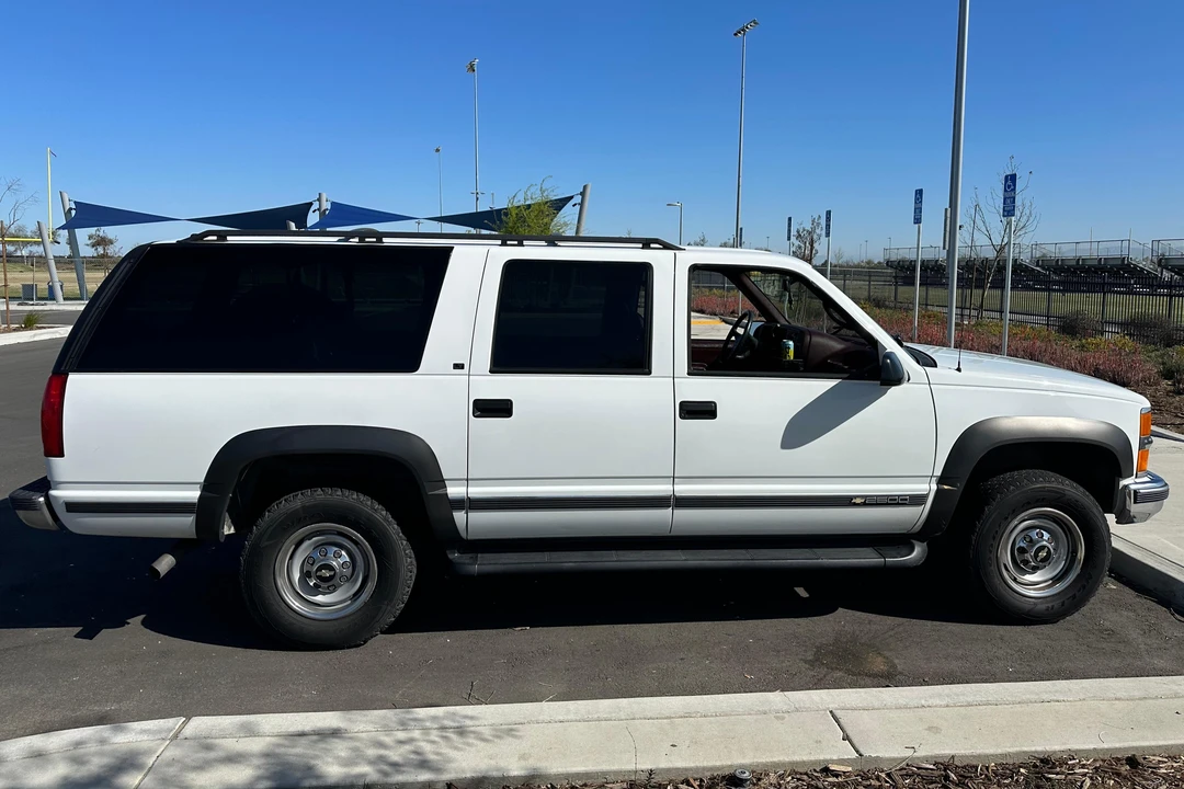 1996 Chevrolet Suburban 7th Gen - Image 3 of 31