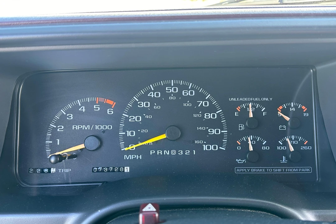 1996 Chevrolet Suburban 7th Gen - Image 25 of 31