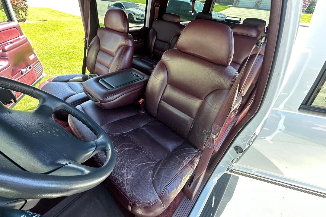 1996 Chevrolet Suburban 7th Gen - Image 23 of 31
