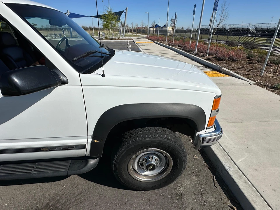 1996 Chevrolet Suburban 7th Gen - Image 10 of 31