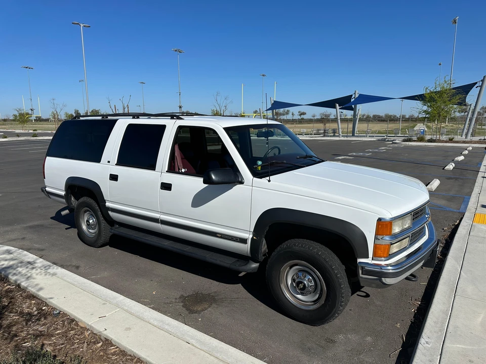1996 Chevrolet Suburban 7th Gen - Image 9 of 31
